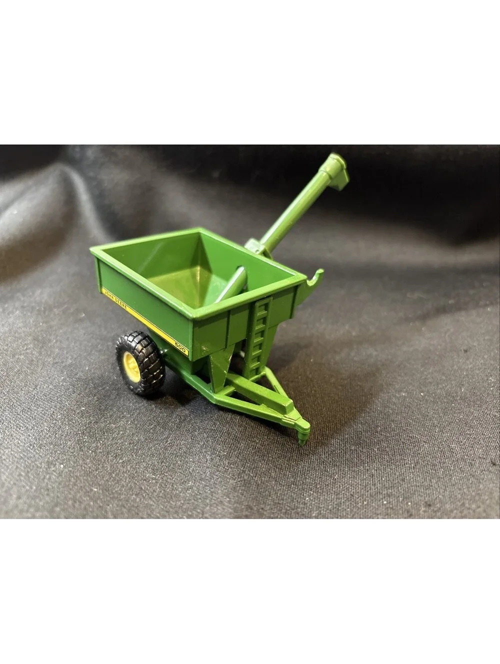 1/64 Ertl John Deere Gravity Feed Wagon Grain Cart Farm Toy Tractor Implement